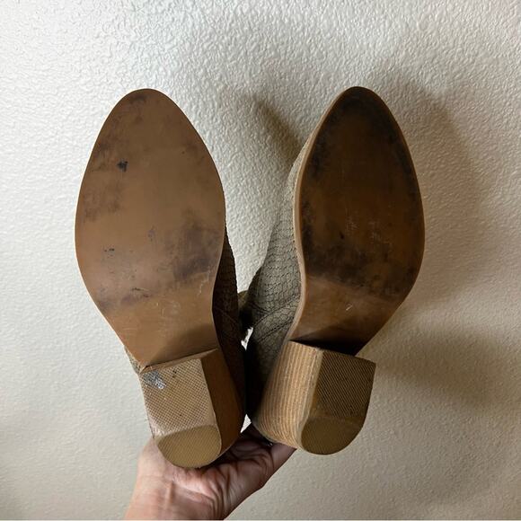 Jeffrey Campbell Orwell taupe textured Sherpa lined heeled booties boots 7 - Picture 8 of 10